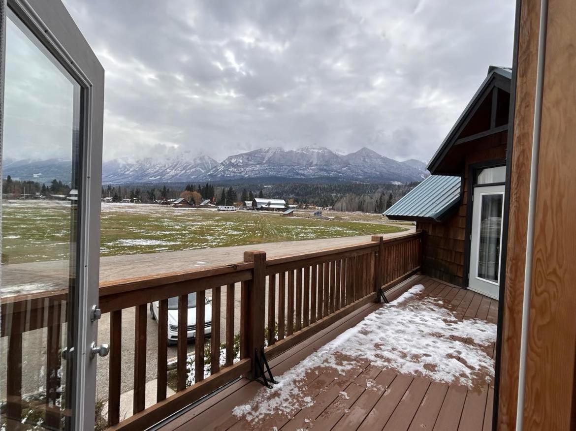 Mountain Magic Villa Golden Exterior photo
